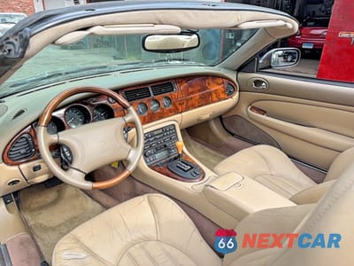 Zdjęcie 9 z 14 samochodu: 1999 JAGUAR XK8 VIN:SAJGX2049XC038524 - miniatura