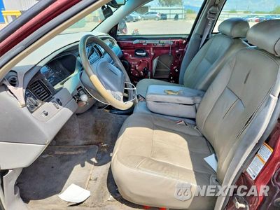 Zdjęcie 7 z 12 samochodu: 2001 LINCOLN TOWN CAR SIGNATURE VIN:1LNHM82W01Y629795 - miniatura