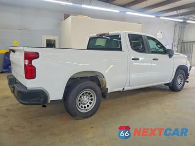 Trzecie zdjęcie samochodu z tyłu: 2020 CHEVROLET SILVERADO C1500 VIN:1GCRWAEH3LZ201918 - miniatura