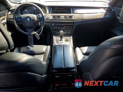 Zdjęcie 8 z 12 samochodu: 2013 BMW 740 I VIN:WBAYA6C54DC995183 - miniatura