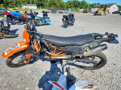 Trzecie zdjęcie samochodu z tyłu: 2020 KTM 690 ENDURO R VIN:VBKLEV40XLM784799 - miniatura