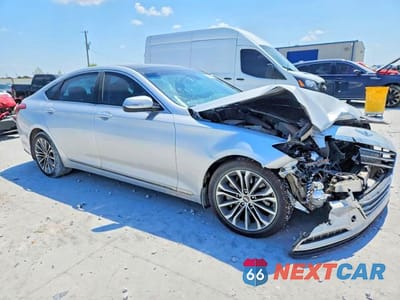 Czwarte zdjęcie samochodu z boku: 2015 HYUNDAI GENESIS 3.8L VIN:KMHGN4JE5FU096674 - miniatura