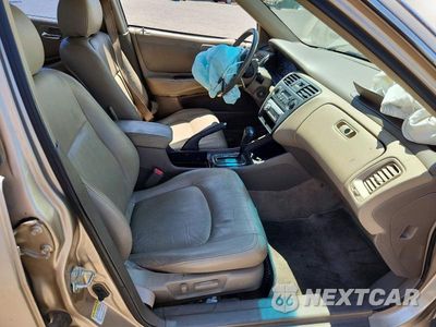 Zdjęcie 7 z 12 samochodu: 2001 HONDA ACCORD EX VIN:1HGCG165X1A082561 - miniatura