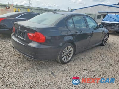 Trzecie zdjęcie samochodu z tyłu: 2011 BMW 328 XI SULEV VIN:WBAPK5C56BA810904 - miniatura