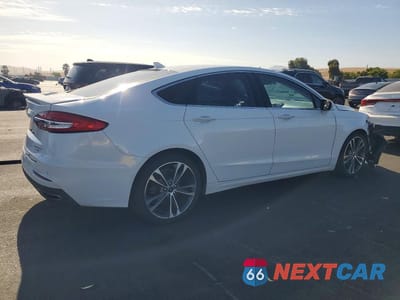 Trzecie zdjęcie samochodu z tyłu: 2020 FORD FUSION TITANIUM VIN:3FA6P0D95LR118344 - miniatura