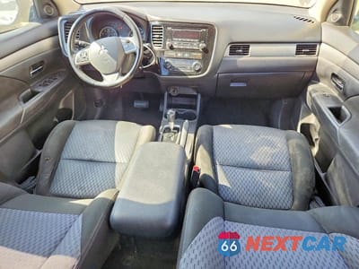 Zdjęcie 8 z 13 samochodu: 2015 MITSUBISHI OUTLANDER ES VIN:JA4AD2A31FZ003212 - miniatura
