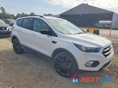 Czwarte zdjęcie samochodu z boku: 2017 FORD ESCAPE SE VIN:1FMCU0G92HUB95900 - miniatura
