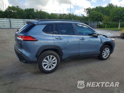 Trzecie zdjęcie samochodu z tyłu: 2025 TOYOTA COROLLA CROSS LE VIN:7MUCAAAG0SV136176 - miniatura