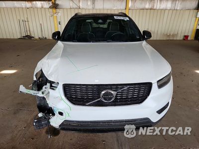 Piąte zdjęcie samochodu w środku: 2020 VOLVO XC40 T5 R-DESIGN VIN:YV4162UM5L2348653 - miniatura
