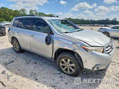Czwarte zdjęcie samochodu z boku: 2013 TOYOTA HIGHLANDER SE VIN:5TDZK3EH2DS135582 - miniatura