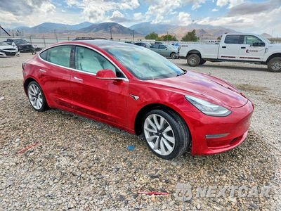 Czwarte zdjęcie samochodu z boku: 2019 TESLA MODEL 3 VIN:5YJ3E1EB7KF391831 - miniatura