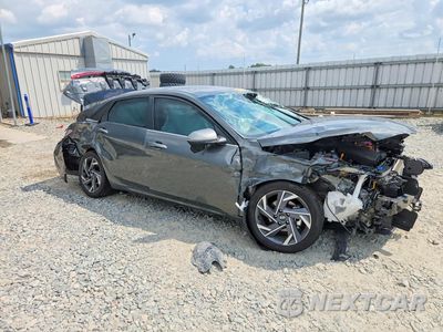 Czwarte zdjęcie samochodu z boku: 2025 HYUNDAI ELANTRA LIMITED VIN:KMHLN4DJ0SU167121 - miniatura