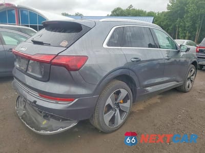Trzecie zdjęcie samochodu z tyłu: 2019 AUDI E-TRON PRESTIGE VIN:WA1VAAGE3KB006760 - miniatura