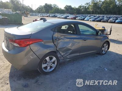Trzecie zdjęcie samochodu z tyłu: 2013 HYUNDAI ELANTRA GLS VIN:5NPDH4AE9DH181765 - miniatura
