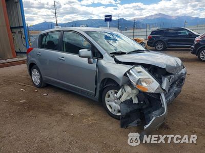 Czwarte zdjęcie samochodu z boku: 2010 NISSAN VERSA 1.8 S VIN:3N1BC1CP8AL467348 - miniatura