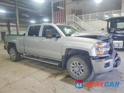 Czwarte zdjęcie samochodu z boku: 2017 CHEVROLET SILVERADO K3500 LT VIN:1GC4KZCY3HF229041 - miniatura