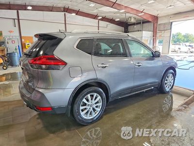 Trzecie zdjęcie samochodu z tyłu: 2019 NISSAN ROGUE S VIN:5N1AT2MT1KC803229 - miniatura