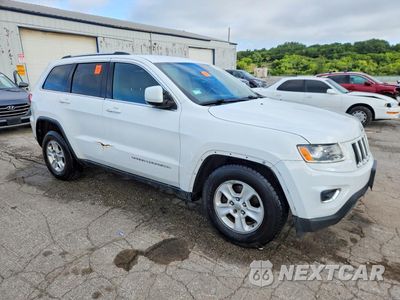 Czwarte zdjęcie samochodu z boku: 2015 JEEP GRAND CHEROKEE LAREDO VIN:1C4RJFAG2FC173352 - miniatura
