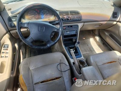 Zdjęcie 8 z 12 samochodu: 1996 HONDA ACCORD EX VIN:1HGCD5566TA082554 - miniatura