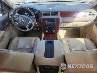 Zdjęcie 8 z 13 samochodu: 2011 CHEVROLET SUBURBAN K1500 LTZ VIN:1GNSKKE3XBR365812 - miniatura