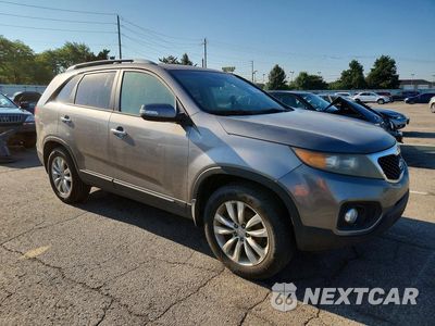 Czwarte zdjęcie samochodu z boku: 2011 KIA SORENTO LX VIN:5XYKT4A20BG147407 - miniatura