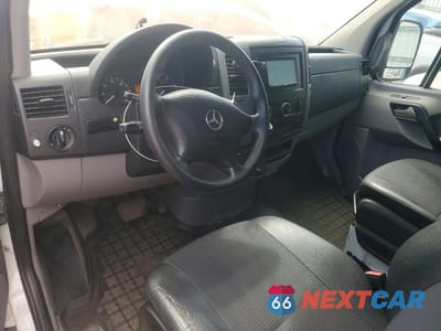 Zdjęcie 8 z 12 samochodu: 2016 MERCEDES-BENZ SPRINTER 2500 DELIVERY VAN VIN:WD3PE8DD3GP315656 - miniatura