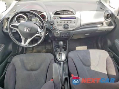 Zdjęcie 8 z 13 samochodu: 2010 HONDA FIT SPORT VIN:JHMGE8H49AC040730 - miniatura