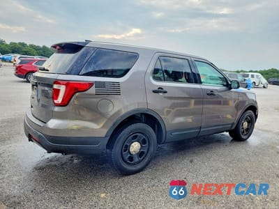Trzecie zdjęcie samochodu z tyłu: 2019 FORD EXPLORER POLICE INTERCEPTOR VIN:1FM5K8AR9KGA94039 - miniatura