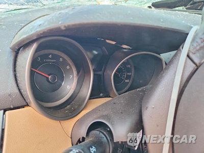 Zdjęcie 9 z 13 samochodu: 2013 HYUNDAI ELANTRA LIMITED VIN:KMHDH4AE7DU867806 - miniatura