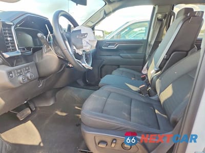 Zdjęcie 7 z 12 samochodu: 2026 CHEVROLET SILVERADO K1500 RST VIN:3GCUKEEDXTG244291 - miniatura
