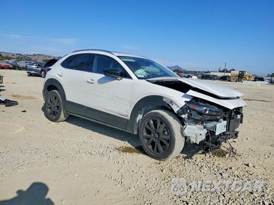 Czwarte zdjęcie samochodu z boku: 2024 MAZDA CX-30 PREMIUM PLUS VIN:3MVDMBEY3RM690559 - miniatura