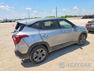 Piąte zdjęcie samochodu w środku: 2024 KIA SELTOS LX VIN:KNDEPCAAXR7629604 - miniatura