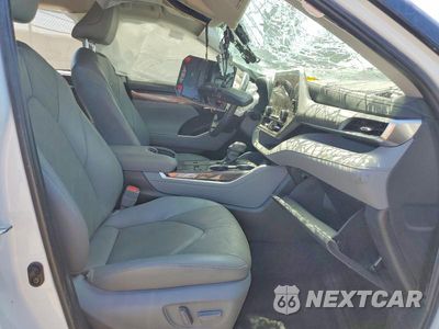 Zdjęcie 7 z 13 samochodu: 2024 TOYOTA HIGHLANDER PLATINUM VIN:5TDKDRAH7RS052712 - miniatura