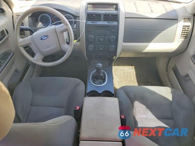 Zdjęcie 8 z 13 samochodu: 2008 FORD ESCAPE XLS VIN:1FMCU02Z38KB00733 - miniatura