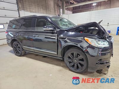 Czwarte zdjęcie samochodu z boku: 2023 LINCOLN NAVIGATOR RESERVE VIN:5LMJJ2KG9PEL05736 - miniatura