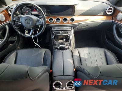 Zdjęcie 8 z 12 samochodu: 2017 MERCEDES-BENZ E 300 4MATIC VIN:WDDZF4KBXHA146249 - miniatura