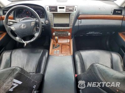 Zdjęcie 8 z 12 samochodu: 2011 LEXUS LS 460 VIN:JTHBL5EF6B5101767 - miniatura