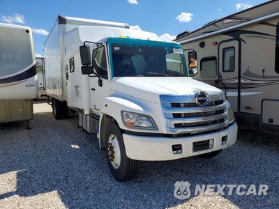 Czwarte zdjęcie samochodu z boku: 2018 HINO 258/268 BOX TRUCK VIN:5PVNJ8JV1J4S69209 - miniatura