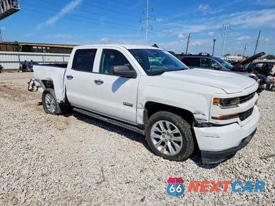 Czwarte zdjęcie samochodu z boku: 2018 CHEVROLET SILVERADO C1500 CUSTOM VIN:3GCPCPEC8JG318432 - miniatura