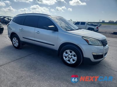 Czwarte zdjęcie samochodu z boku: 2016 CHEVROLET TRAVERSE LS VIN:1GNKRFED9GJ232668 - miniatura
