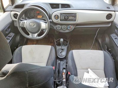 Zdjęcie 8 z 12 samochodu: 2013 TOYOTA YARIS 5-DOOR LE VIN:JTDKTUD32DD559172 - miniatura