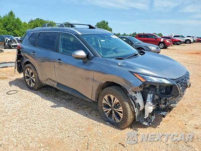 Czwarte zdjęcie samochodu z boku: 2023 NISSAN ROGUE SV VIN:JN8BT3BB3PW350458 - miniatura