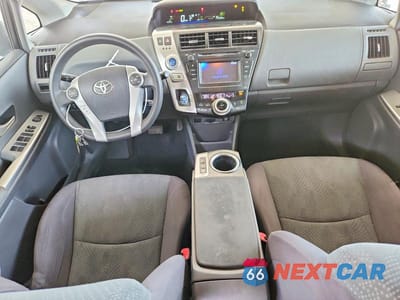 Zdjęcie 8 z 13 samochodu: 2013 TOYOTA PRIUS V TWO VIN:JTDZN3EU8D3211294 - miniatura
