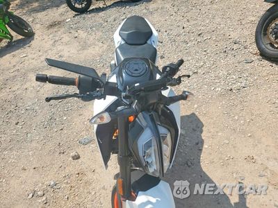 Piąte zdjęcie samochodu w środku: 2017 KTM 390 DUKE VIN:MD2JPJ40XHC234358 - miniatura