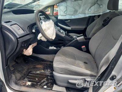 Zdjęcie 7 z 12 samochodu: 2015 TOYOTA PRIUS TWO VIN:JTDKN3DU4F0415260 - miniatura