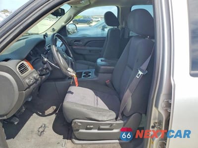 Zdjęcie 7 z 13 samochodu: 2011 CHEVROLET TAHOE K1500 LS VIN:1GNSKAE08BR378266 - miniatura
