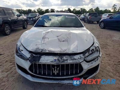 Piąte zdjęcie samochodu w środku: 2019 MASERATI GHIBLI VIN:ZAM57XSA8K1328257 - miniatura
