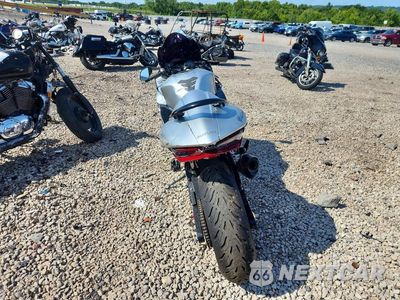 Czwarte zdjęcie samochodu z boku: 2022 SUZUKI GSX1300 RR VIN:JS1EJ11B0N7100780 - miniatura