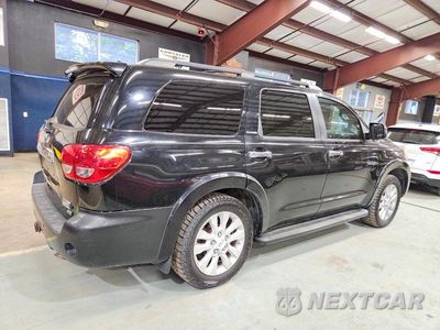Trzecie zdjęcie samochodu z tyłu: 2012 TOYOTA SEQUOIA PLATINUM VIN:5TDDW5G12CS059404 - miniatura