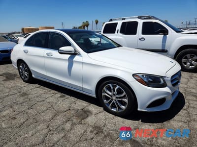 Czwarte zdjęcie samochodu z boku: 2016 MERCEDES-BENZ C 300 VIN:55SWF4JB0GU165931 - miniatura